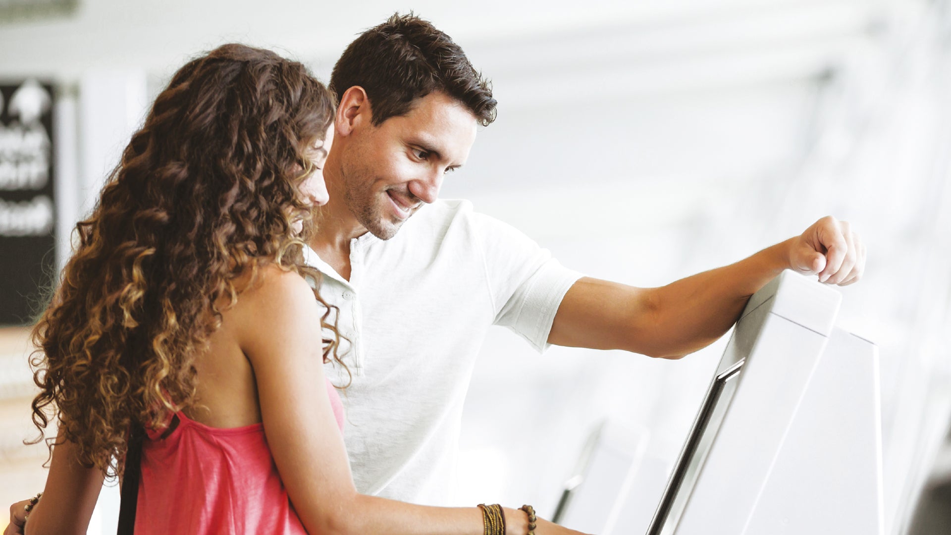 Why You Need an Interactive Touch Screen Display