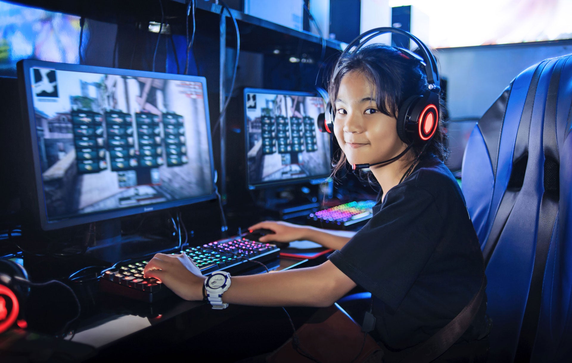 What are the key features to consider when choosing a gaming monitor?